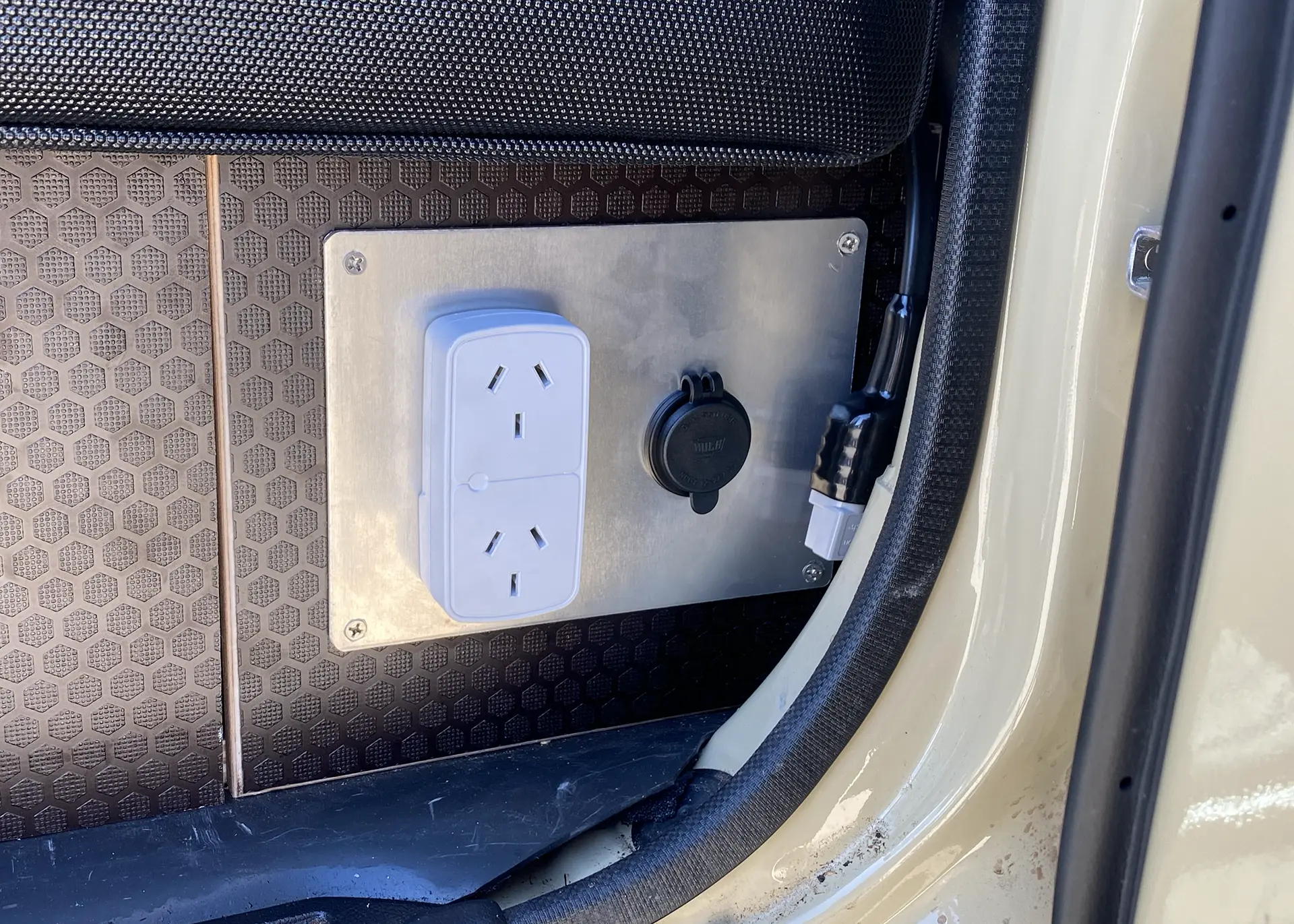 Howards - Inverter Install - Campervan 02